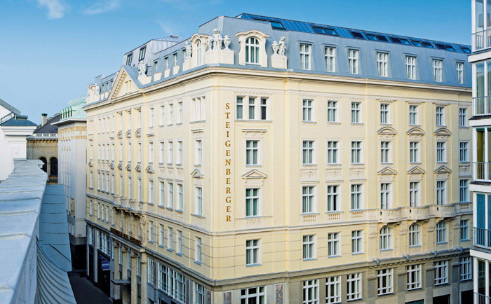 Das Steigenberger Hotel Herrenhof liegt mitten in der Stadt. &copy; Steigenberger Hotel Herrenhof