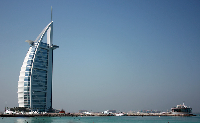 Das "Burj al Arab" ist wohl das bekannteste Hotel in Dubai. &copy; Martin Metzenbauer