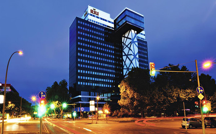 Das "Riu Plaza Berlin" in der ehemaligen Philips-Zentrale. &copy; TUI