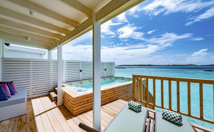 Schöner Blick von einer Water Villa. &copy; Atmosphere Hotels & Resorts