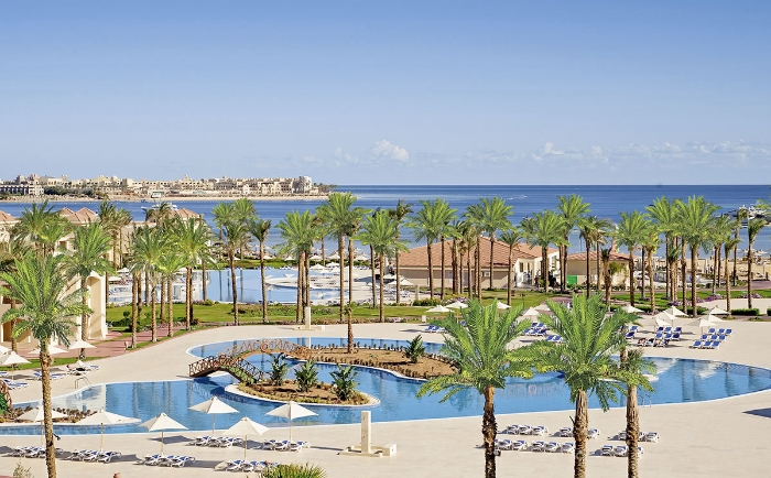 Das weitläufige Cleopatra Luxury Resort in Makadi Bay ist eines der von Alltours vertriebenen Hotels in Ägypten. &copy; Alltours