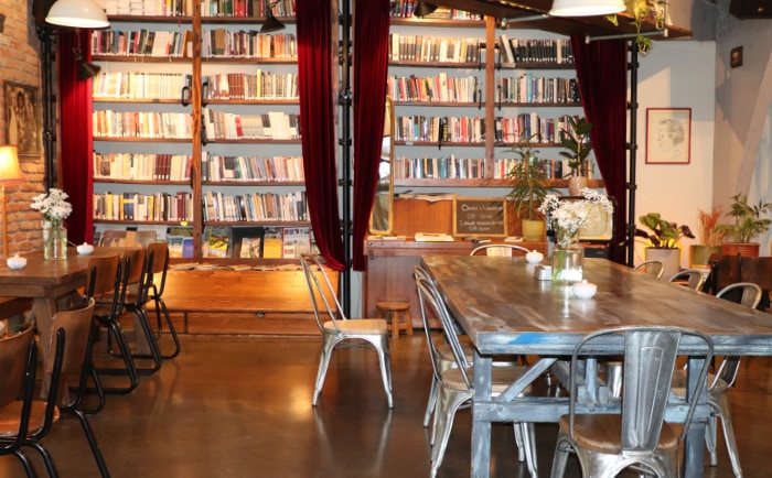 Die Soma Book Station ist ein Café. &copy; Martin Dichler