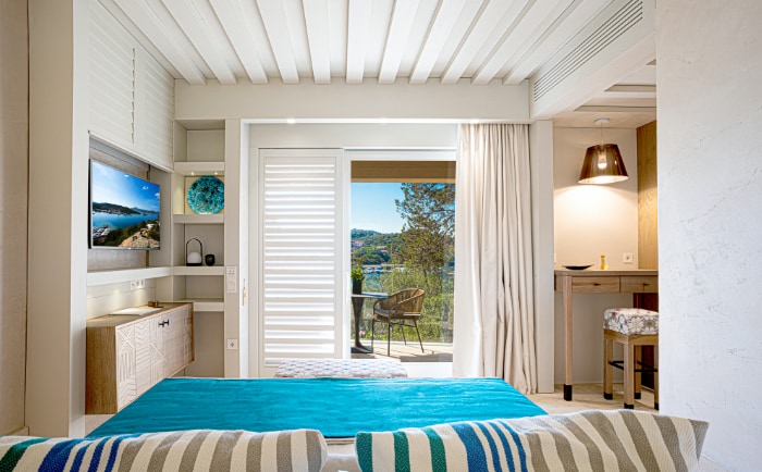 Ein Deluxe Seaview Room im "7Pines Sardinia". © Hyatt/7Pines Ein Deluxe Seaview Room im "7Pines Sardinia". © Hyatt/7Pines