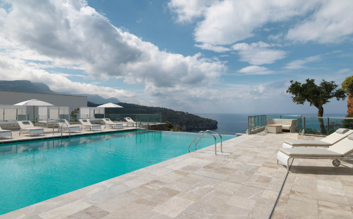 Infinity Pool &copy; Jumeirah Group