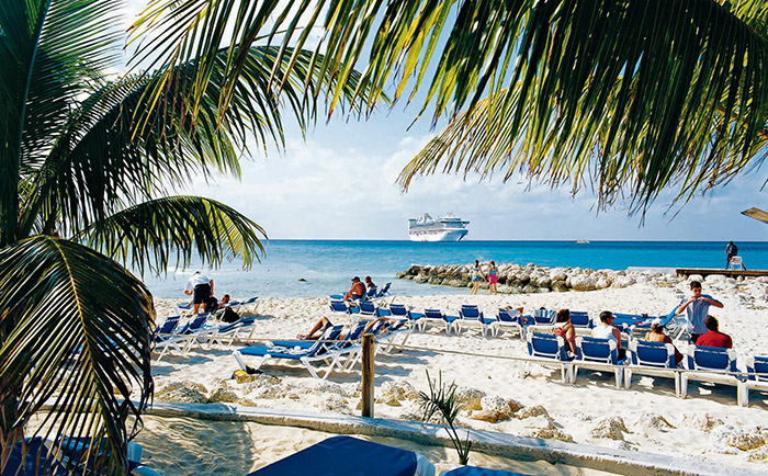Entspannte Atmosphäre auf der Princess Cay. &copy; Carnival Cruise Lines