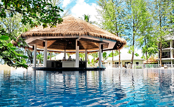 TUI hat unter anderem das "Sensimar Khaolak Beachfront Resort" in Phuket im Programm. &copy; TUI