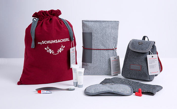 Die neuen Amenity Kits der AUA mit österreichischem Touch. © Austrian Airlines Die neuen Amenity Kits der AUA mit österreichischem Touch. © Austrian Airlines