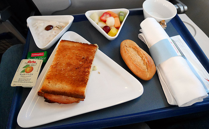 Schmackhaftes Frühstück in der AUA-Business Class. © Martin Metzenbauer Schmackhaftes Frühstück in der AUA-Business Class. © Martin Metzenbauer