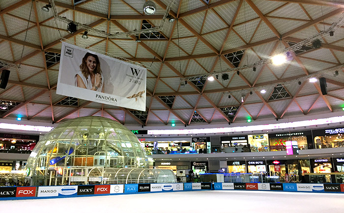 Shoppen "on the rocks": Ice Mall mit Eislaufplatz mitten in Eilat. &copy; Martin Metzenbauer