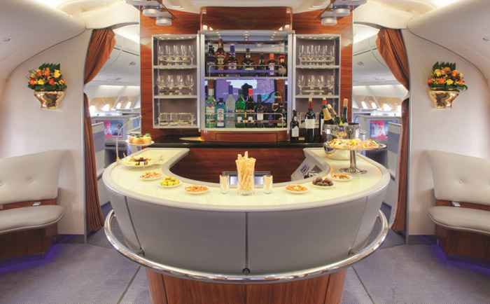 Die beliebte Onboard-Lounge für die Business Class Passagiere. &copy; Emirates