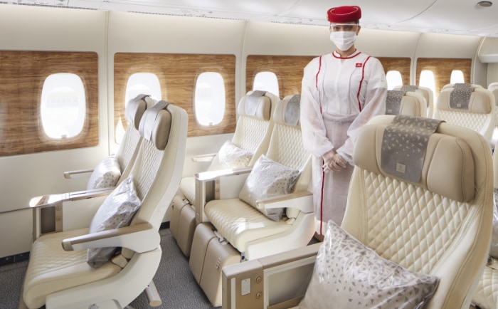 Helles Leder und Holz erzeugen eine elegante Atmosphäre. &copy; Emirates