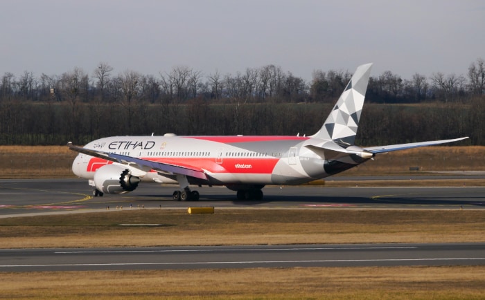 Boeing 787 von Etihad am Flughafen Wien. &copy; ReiseInsider