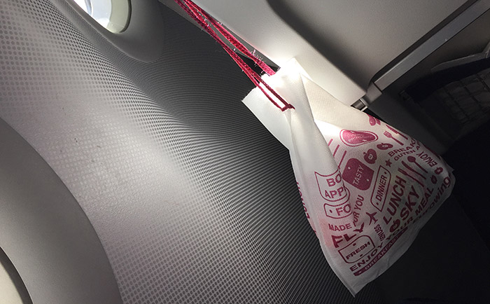 Nettes Detail: Der Snack-Pack kann am Haken platzsparend untergebracht werden. &copy; Martin Metzenbauer