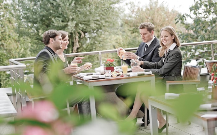Die Terrasse des Restaurants bietet im Sommer eine nette Kulisse. &copy; Arcotel