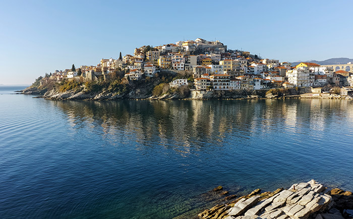 Die malerische Stadt Kavala. &copy; iStock.com/sjhaytov