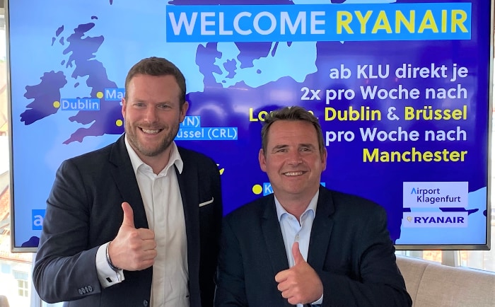 Andreas Gruber (Ryanair, links) und Nils Witt (Flughafen Klagenfurt). &copy; Airport Klagenfurt