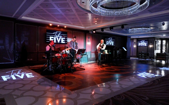 Im "Take Five" gibt es Jazz mit beschwingten Cocktails. &copy; Princess Cruises / Carnival Corporation