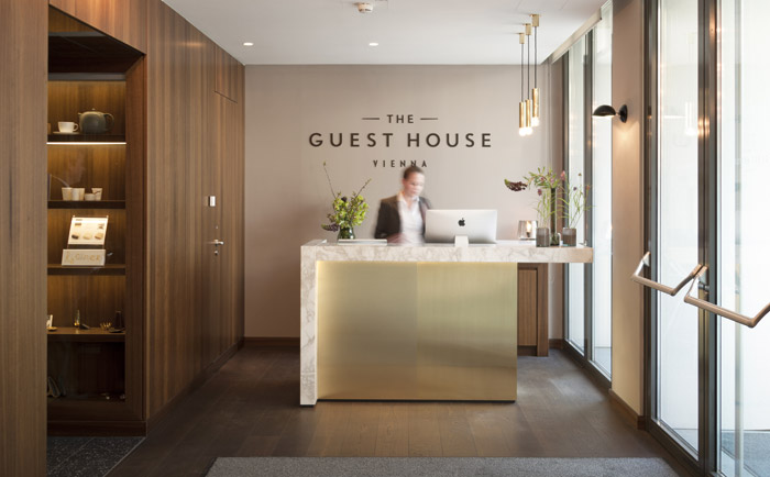 Die zurückhaltende Rezeption wirkt gegen Berührungsängste. &copy; Liebentritt / The Guest House Vienna