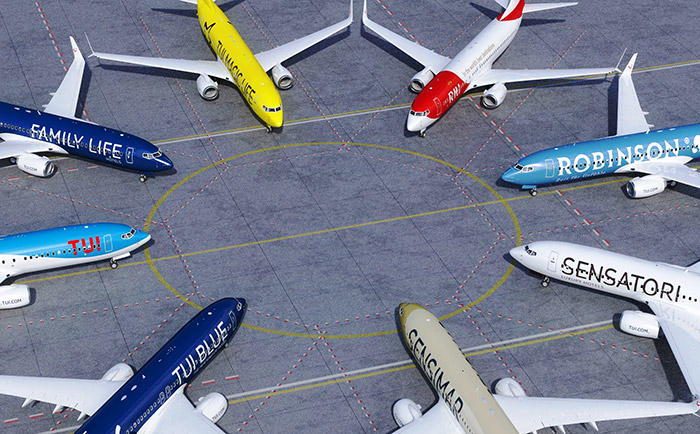Die Flugzeuge werben unter anderem für Robinson, TUI Blue und Magic Life. &copy; TUI