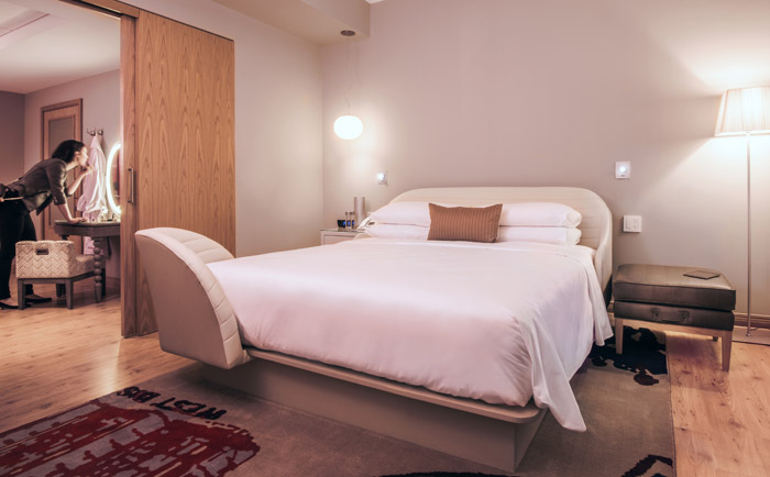 Speziell designtes Bett im Virgin Chicago. &copy; Virgin Hotels