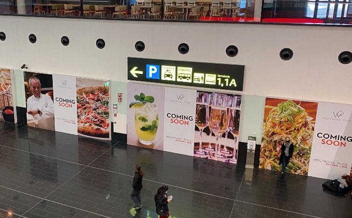 Das Lokal von Wolfgang Puck in der Ankunftshalle wird mit Verspätung eröffnet. &copy; ReiseInsider