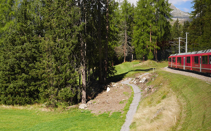 Entspanntes Reisen über schöne Bahnstrecken. © Martin Metzenbauer Entspanntes Reisen über schöne Bahnstrecken. © Martin Metzenbauer