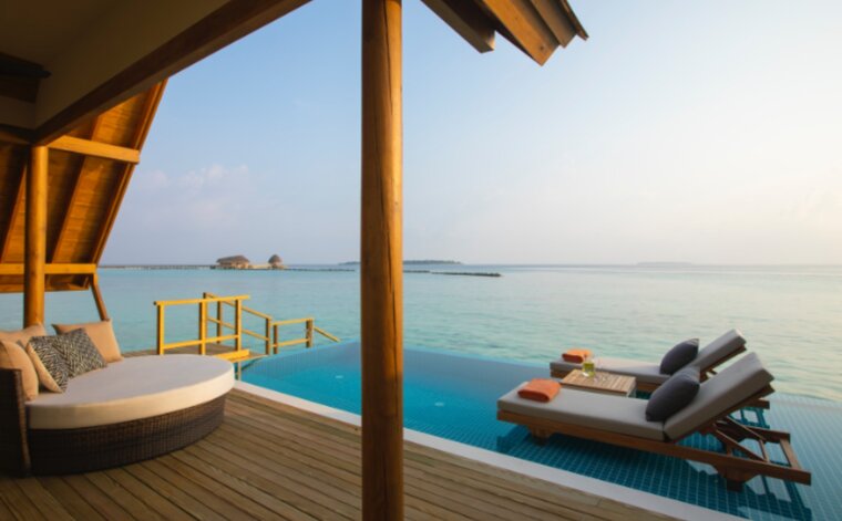 Ausblick aufs Meer von einer der Superior Private Villen. &copy; Emerald Faarufushi Resort & Spa