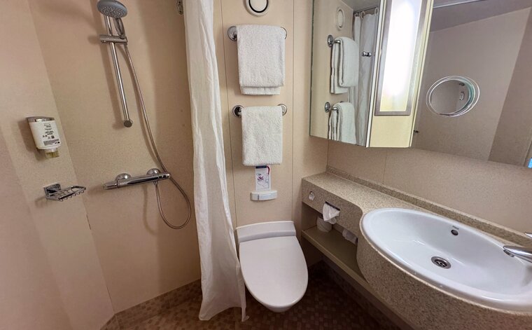 Die Bäder sind nicht riesig - aber ausreichend groß. © ReiseInsider Die Bäder sind nicht riesig - aber ausreichend groß. © ReiseInsider