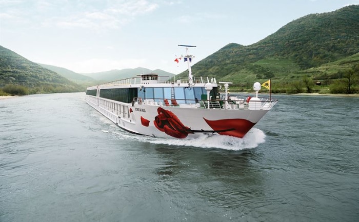 Die A-Rosa Mia ist auf der Donau unterwegs. &copy; A-ROSA Flussschiff GmbH