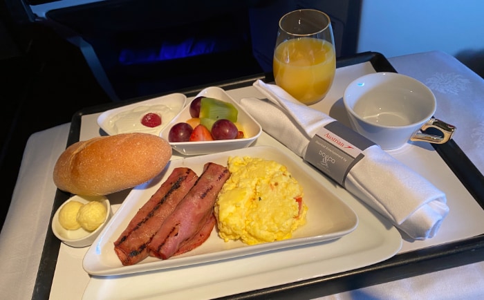 Schmackhaftes Frühstück vor der Landung in Wien. &copy; ReiseInsider