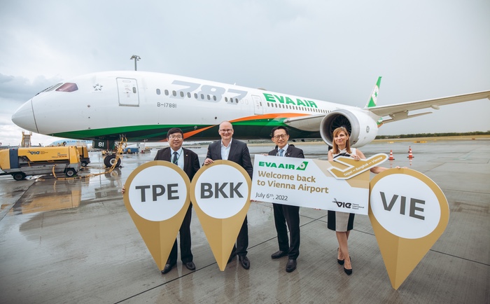 Scott Lin (Marketing & Sales EVA Air Österreich & CEE), Julian Jäger (Vorstand der Flughafen Wien AG), Edward Ho (General Manager EVA Air Österreich & CEE) und Belina Neumann (Leitung Aviation Development der Flughafen Wien AG, v.l.n.r.) &copy; Flughafen Wien AG