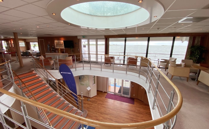 Lobby im Flussschiff Rhein Symphonie. &copy; ReiseInsider