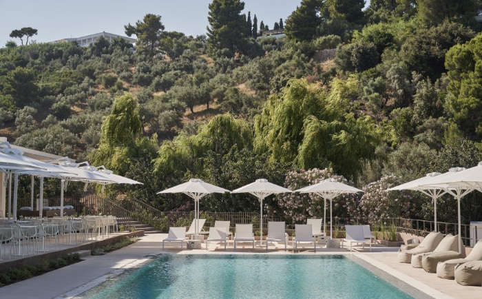 Natürlich gibt es auch einen Pool - aber der Strand ist ebenfalls nicht weit entfernt. &copy; Radisson Hospitality Belgium BV/SRL