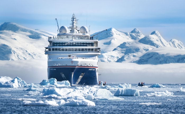 Die "Hanseatic nature" und ihre Schwesternschiffe sind fürs Eis gebaut. &copy; Hapag-Lloyd Cruises