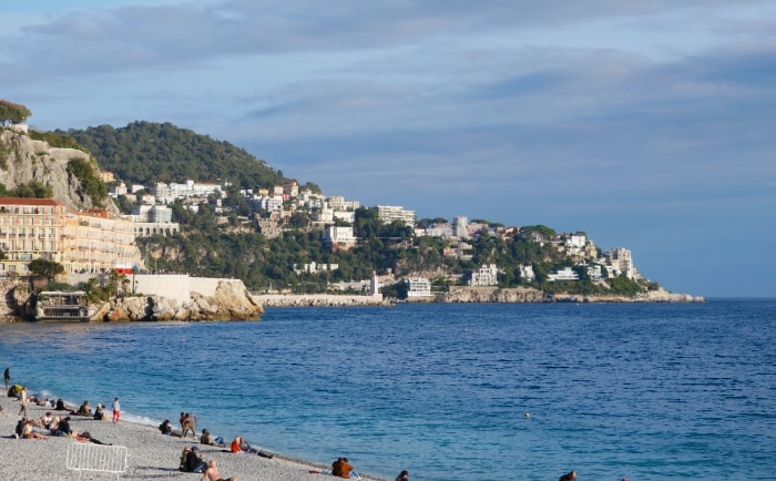 Stadt und Strand: Nizzas Lage zieht viele Besucher an. &copy; ReiseInsider
