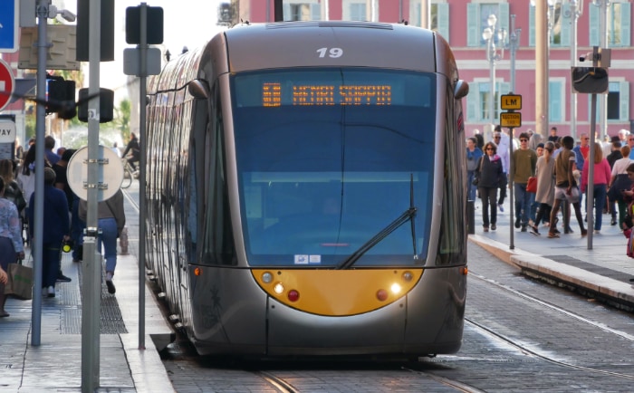 In Nizza verkehren zwei Straßenbahnlinien. &copy; ReiseInsider