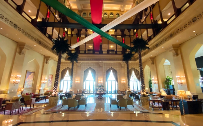 Die imposante Halle des "Shangri-La". &copy; ReiseInsider