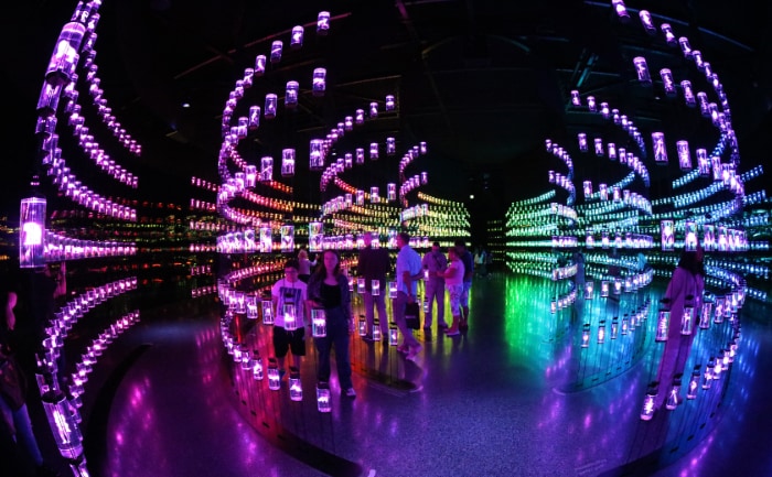 Coole Licht- und Farbeffekte im neuen Museum. &copy; Martin Dichler