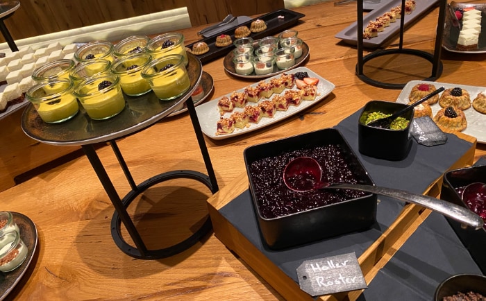 Dessertbuffet beim Abendessen. &copy; ReiseInsider