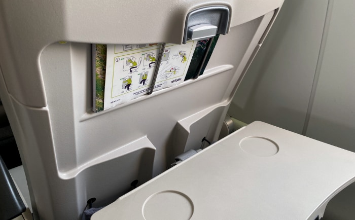 Der heruntergeklappte Tisch. &copy; ReiseInsider
