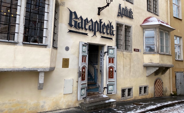 Die Tallinner Ratsapotheke ist eine der ältesten noch betriebenen Apotheken Europas. &copy; ReiseInsider