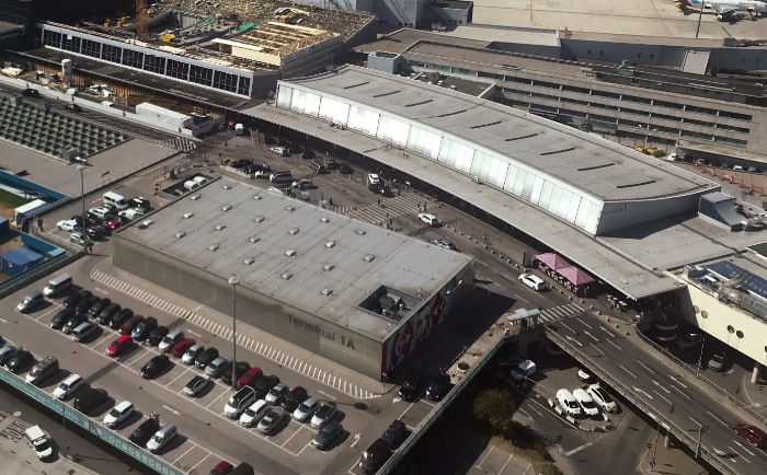 Das Terminal 1A (unten links im Bild) befindet sich gegenüber dem Terminal 1 (oben rechts). &copy; ReiseInsider