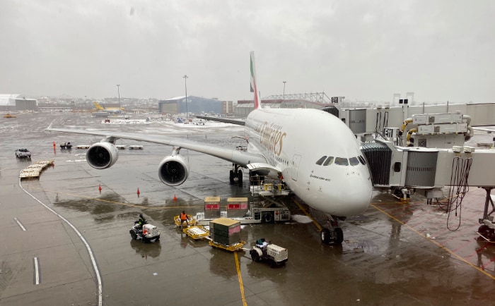 Airbus A380 von Emirates am internationalen Flughafen von Boston. &copy; ReiseInsider