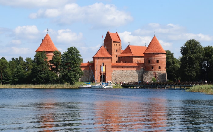 Die beeindruckende Wasserburg Trakai. &copy; Martin Dichler