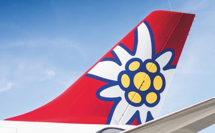 Die Schweizer Airline trägt die namensgebende Blume am Heck. &copy; Edelweiss Air AG