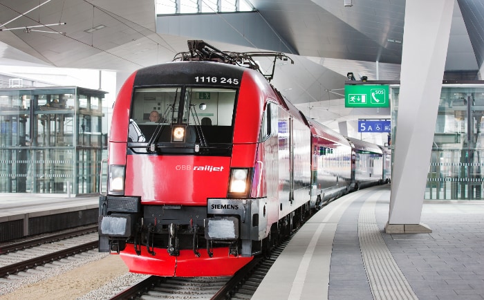 Viele ÖBB-Railjet-Züge fahren bis zum Flughafen Wien. &copy; ÖBB/Harald Eisenberger