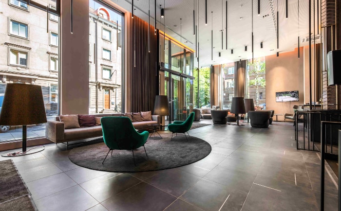 Elegante Lobby des Mövenpick Tallinn. &copy; Accor