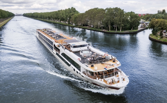 Die A-Rosa Alea fährt ab Köln beispielsweise in Richtung Amsterdam. &copy; A-ROSA Flussschiff GmbH