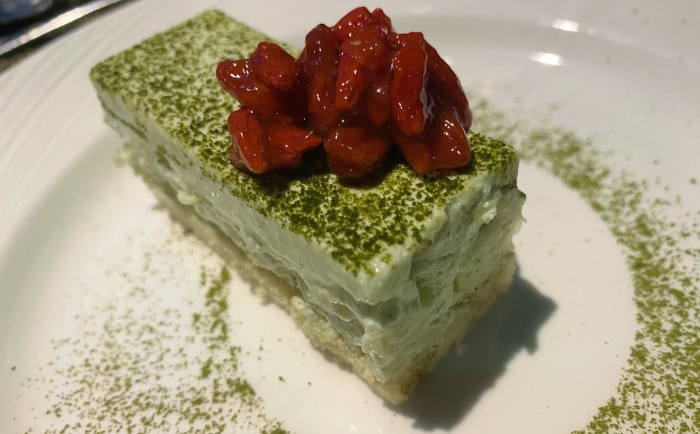 Phantastisches Matcha-Reis-Mousse mit Gojibeeren im Fusion. &copy; ReiseInsider