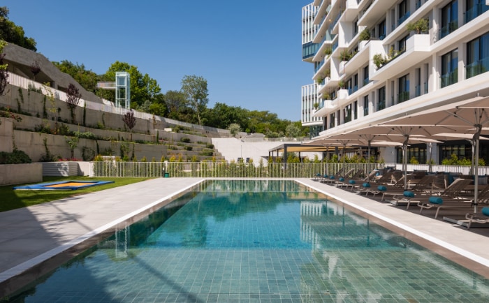 Das Martinhal Lisbon Oriente verfügt über einen Innen- und einen Außenpool. &copy; Martinhal Hotels & Resorts